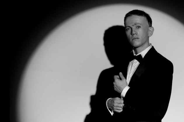 James Bond avec visage défiguré pour campagne Changing Faces